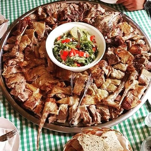Velika plata domaćeg pečenja